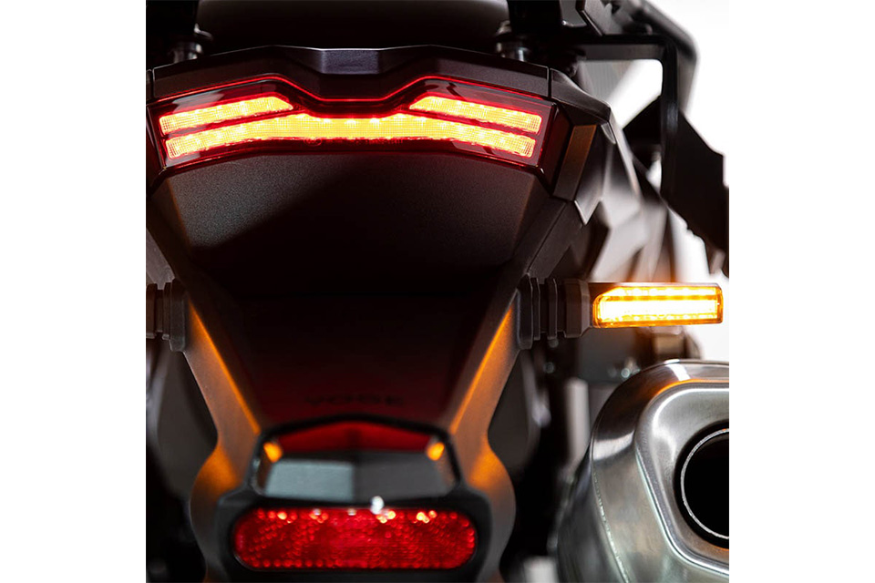 Moto Voge 900 DSX Black + Baul